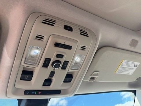 Used 2021 GMC Yukon Denali w/ Denali Premium Package image 14