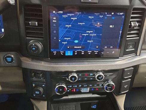 Used 2025 Ford F350 Platinum w/ Platinum Plus Package image 10