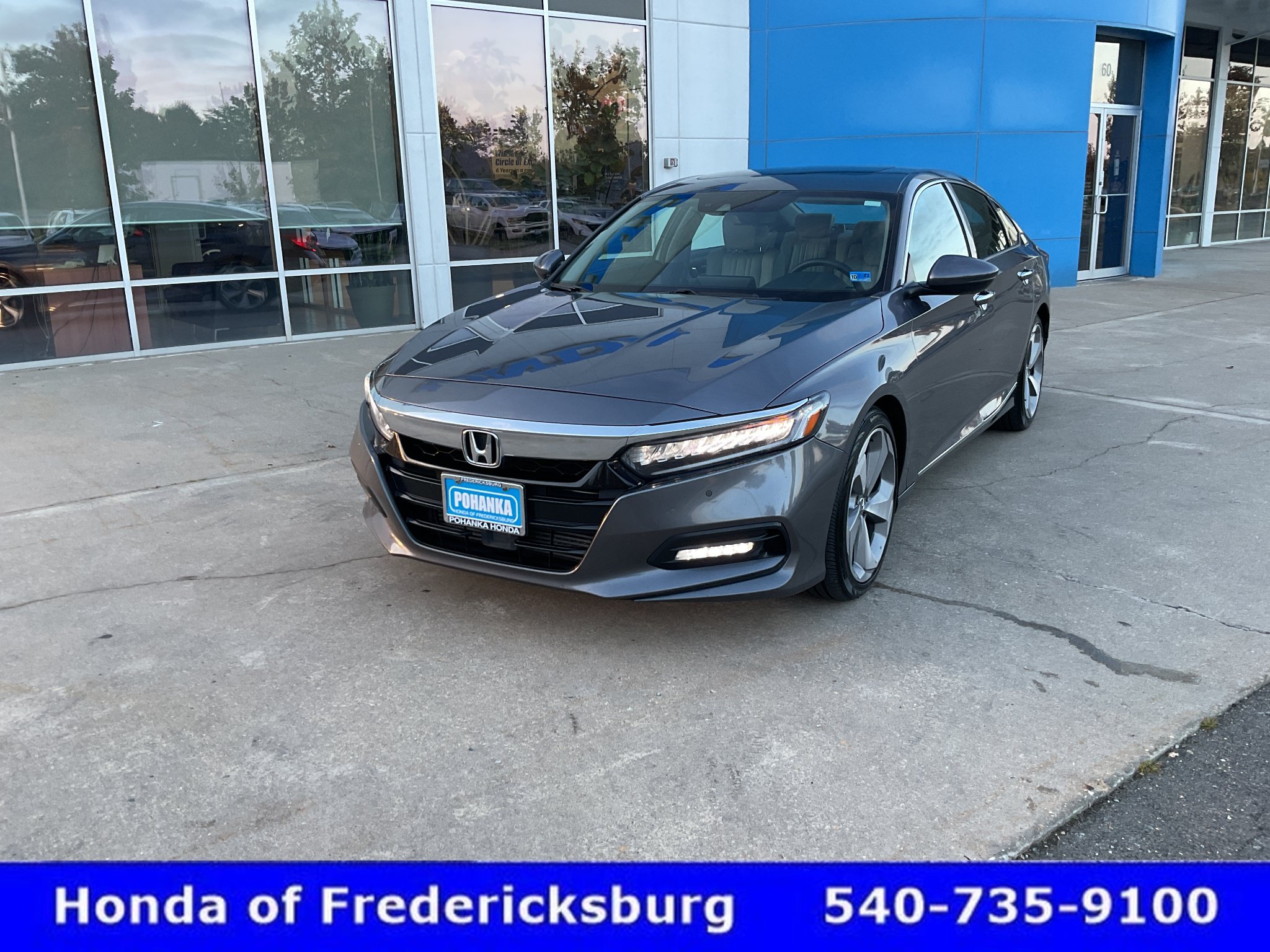 Used 2018 Honda Accord Touring image 2