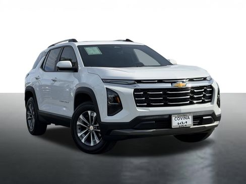 Used 2025 Chevrolet Equinox LT FWD image 2