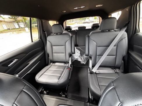 New 2026 Chevrolet Traverse LT w/ Driver Confidence Package AWD/4WD image 14
