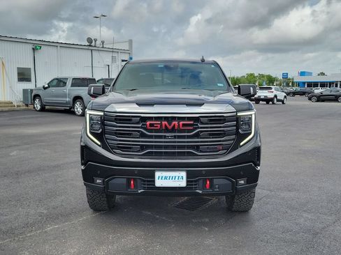 Certified 2022 GMC Sierra 1500 AT4 w/ Sierra Safety Plus Package AWD/4WD image 9