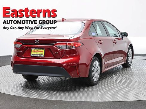 Used 2025 Toyota Corolla LE FWD image 5