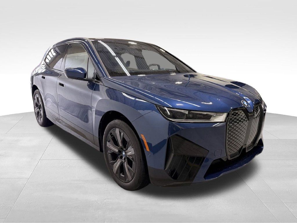 Used 2024 BMW iX xDrive50 w/ Sport Package AWD/4WD image 7