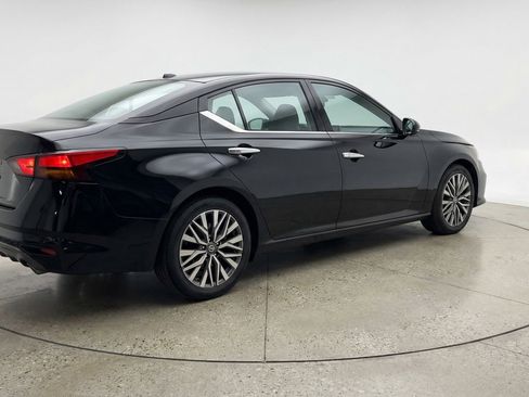 Used 2025 Nissan Altima 2.5 SV FWD image 9