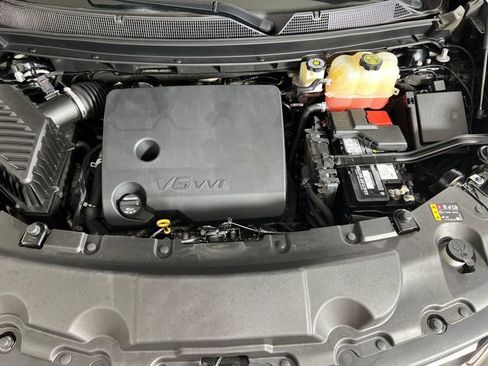 Used 2020 Chevrolet Traverse LT image 21