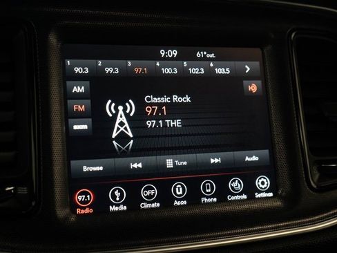 Used 2018 Dodge Challenger SXT Plus image 4