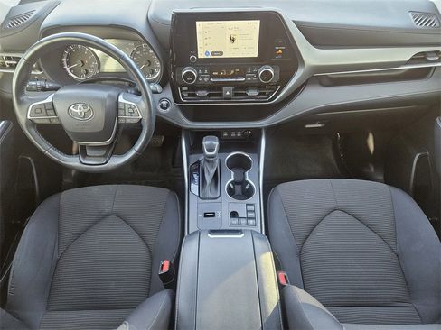 Used 2023 Toyota Highlander LE image 25