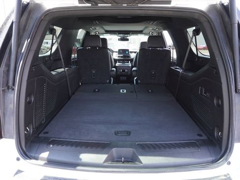 Certified 2023 GMC Yukon XL SLT w/ SLT Premium Package AWD/4WD image 8