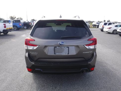 Used 2020 Subaru Forester Premium image 5