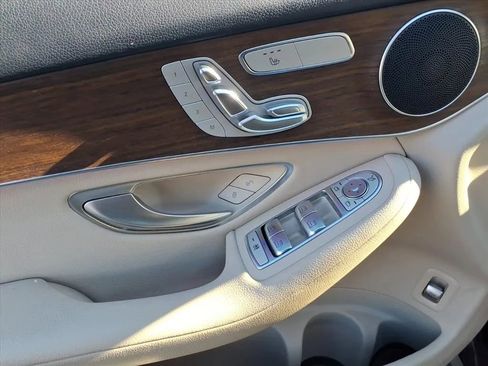 Used 2022 Mercedes-Benz GLC 300 4MATIC image 25