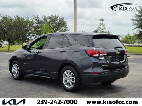 Used 2022 Chevrolet Equinox LS FWD image 4