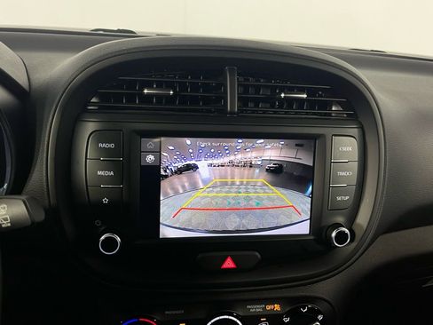 Used 2025 Kia Soul LX image 18