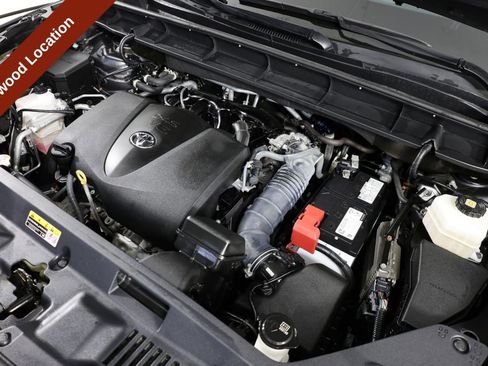 Used 2022 Toyota Highlander XLE AWD/4WD image 34