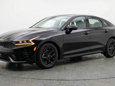 Used 2025 Kia K5 LXS image 3