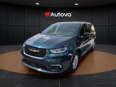 Used 2024 Chrysler Pacifica Touring-L FWD image 1