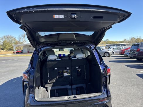 New 2026 Toyota Sienna XSE image 32