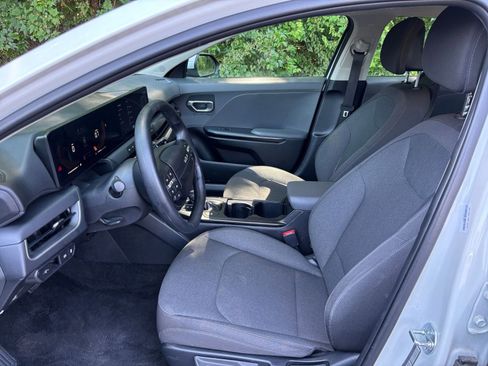 Used 2025 Kia K4 FWD image 25