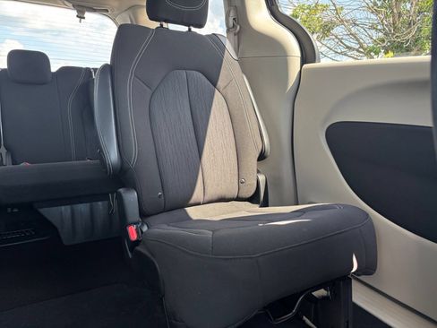 Used 2024 Chrysler Voyager LX FWD image 40