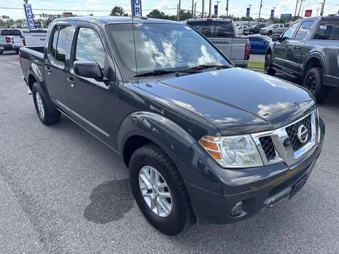 Used 2015 Nissan Frontier SV RWD image 3