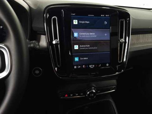 Certified 2025 Volvo XC40 B5 Core image 23