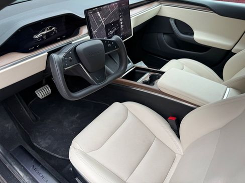 Used 2022 Tesla Model S image 2