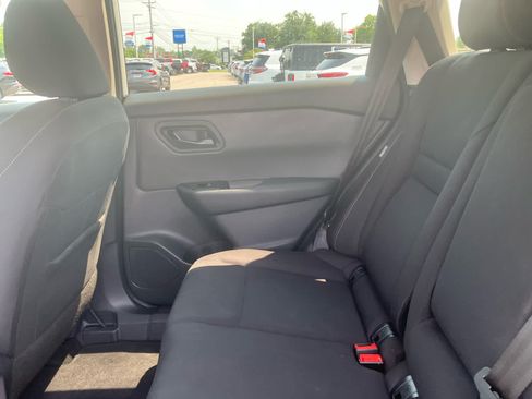 Used 2025 Nissan Rogue S FWD image 30