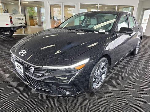 New 2026 Hyundai Elantra Limited FWD image 7