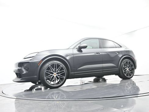 Used 2026 Porsche Macan Electric RWD image 43