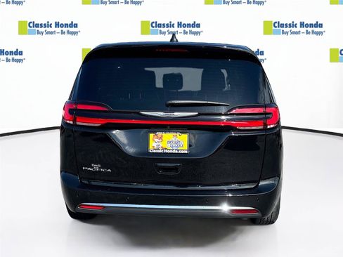Used 2025 Chrysler Pacifica Select FWD image 7