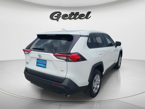 Used 2022 Toyota RAV4 LE FWD image 5