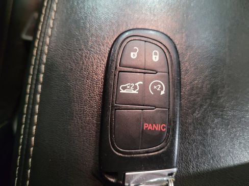 Used 2018 Jeep Cherokee Limited AWD/4WD image 32