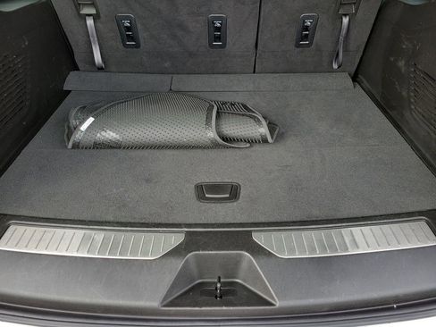 Used 2023 Chevrolet Suburban Z71 image 9