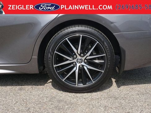 Used 2022 Toyota Camry SE w/ Cold Weather Package AWD/4WD image 9