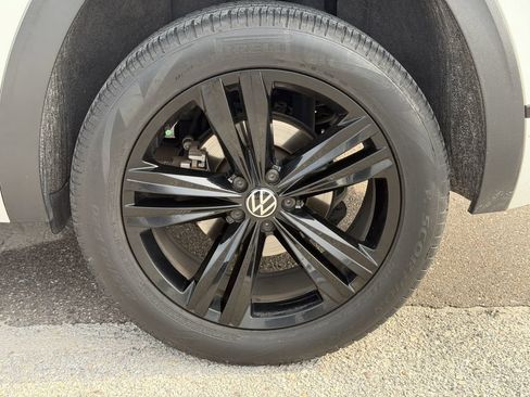 Certified 2023 Volkswagen Atlas Cross Sport SEL R-Line AWD/4WD image 9