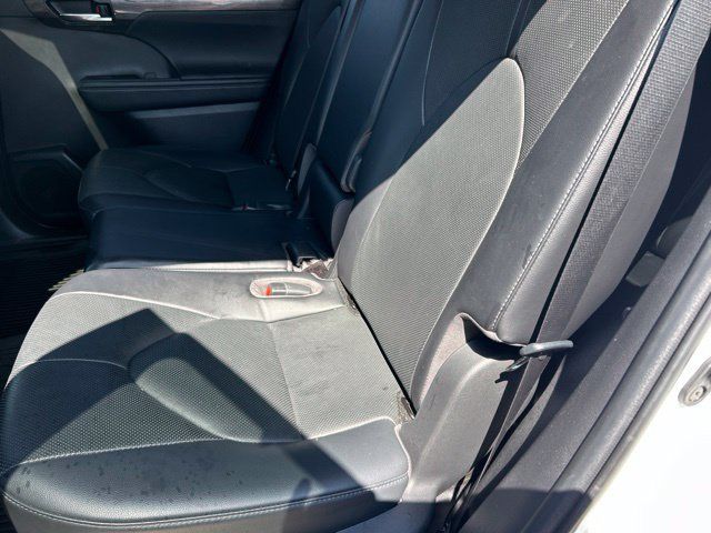 Used 2023 Toyota Highlander Limited AWD/4WD image 12