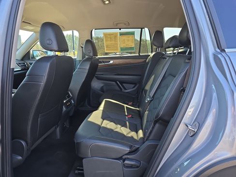 Used 2024 Volkswagen Atlas SE image 18