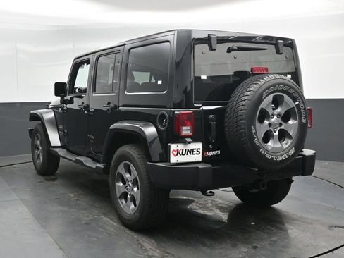 Used 2018 Jeep Wrangler Unlimited Sahara w/ Connectivity Group AWD/4WD image 10