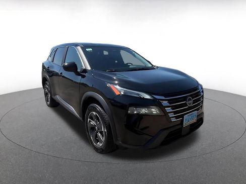 Used 2025 Nissan Rogue SV FWD image 3