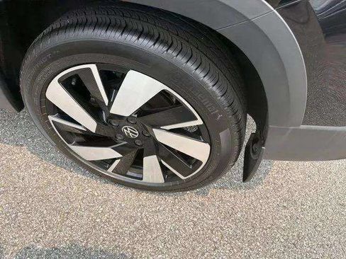 Certified 2024 Volkswagen Taos SEL AWD/4WD image 34