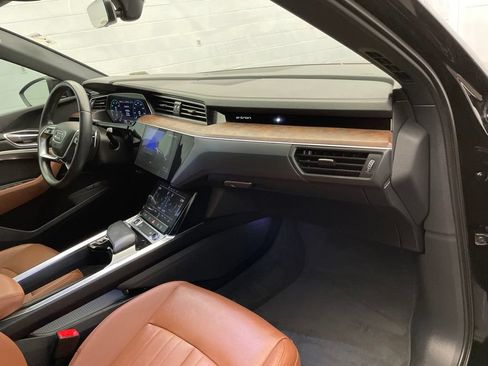 Used 2022 Audi e-tron Premium AWD/4WD image 22