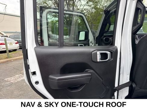 Used 2023 Jeep Wrangler Unlimited w/ Sun & Screen Package AWD/4WD image 37