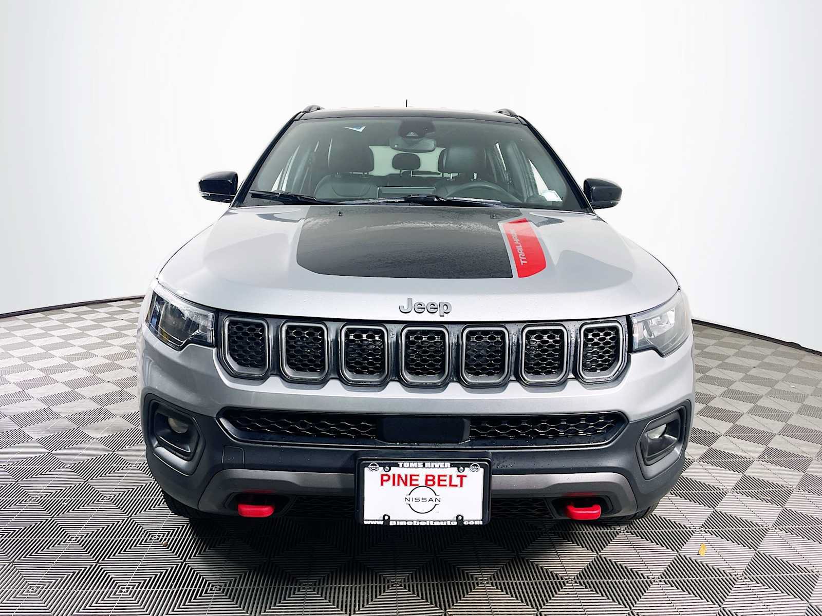 Used 2024 Jeep Compass Trailhawk AWD/4WD image 2