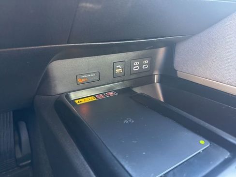 Used 2025 Toyota Camry LE w/ Convenience Package FWD image 31
