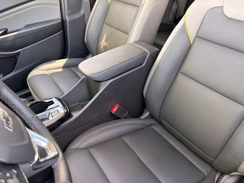 Used 2025 Chevrolet Trax ACTIV w/ Sunroof Package FWD image 20