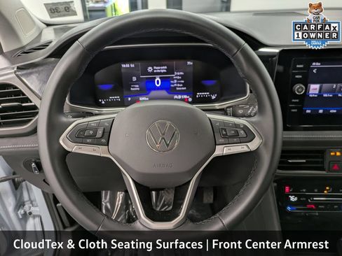 Used 2025 Volkswagen Taos SE AWD/4WD image 25