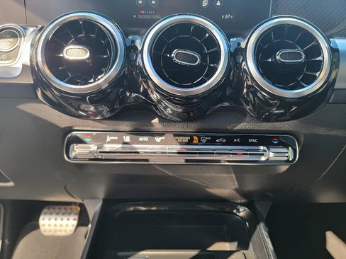 Used 2020 Mercedes-Benz GLB 250 4MATIC image 21