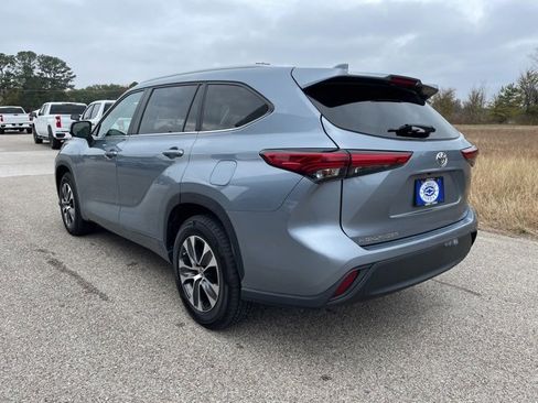 Used 2023 Toyota Highlander L image 3