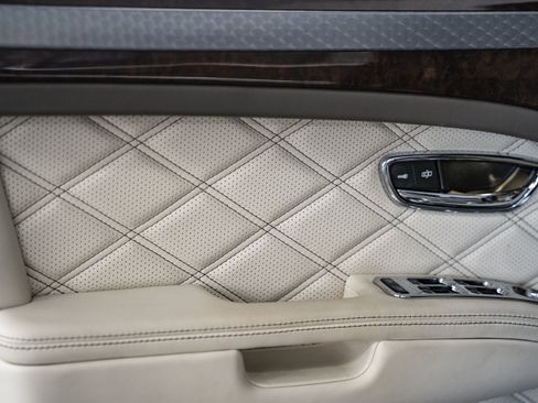 Used 2013 Bentley Mulsanne RWD image 26