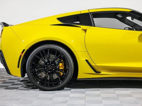 Used 2017 Chevrolet Corvette Z06 RWD image 3